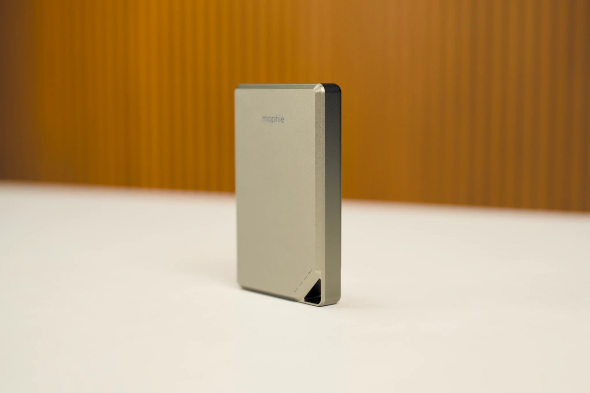 10_review_mophie_essentials_snap_plus_powerstation_10k__401116530