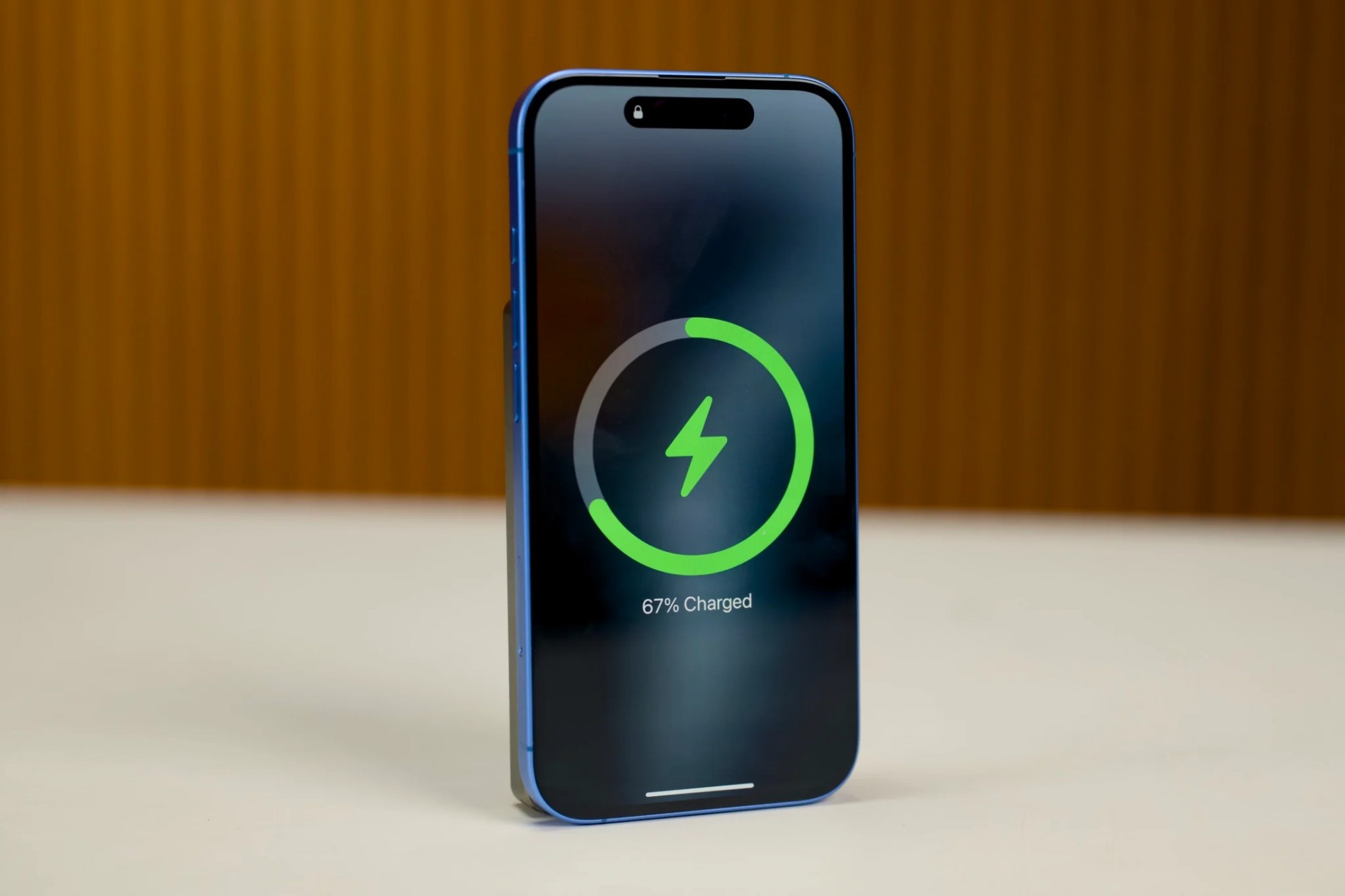 13_review_mophie_essentials_snap_plus_powerstation_10k__401116530