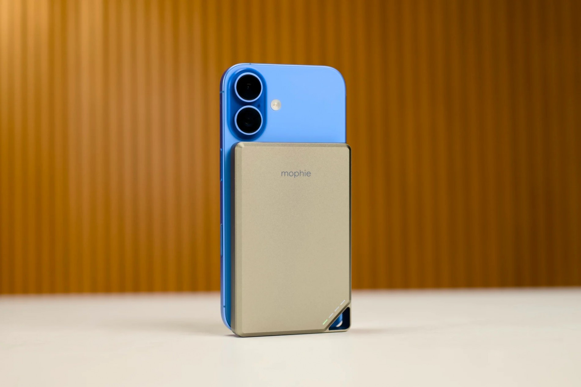 14_review_mophie_essentials_snap_plus_powerstation_10k__401116530