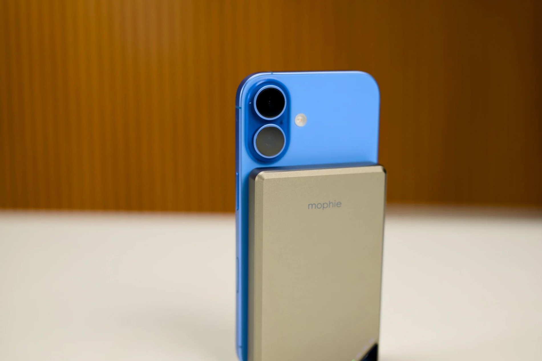 15_review_mophie_essentials_snap_plus_powerstation_10k__401116530