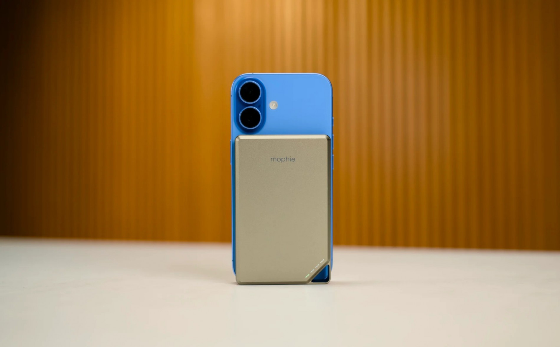 1_review_mophie_essentials_snap_plus_powerstation_10k__401116530