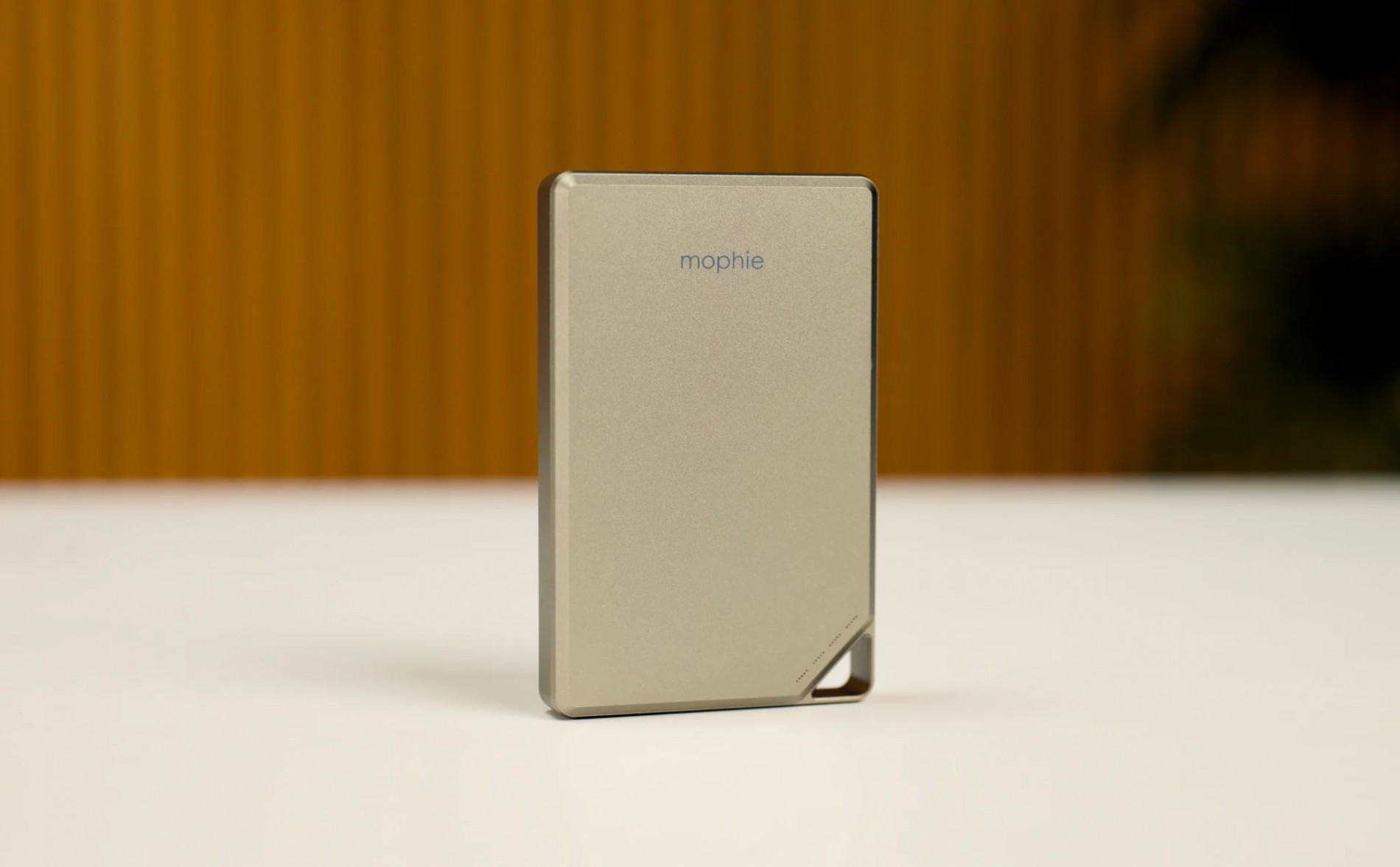 2_review_mophie_essentials_snap_plus_powerstation_10k__401116530