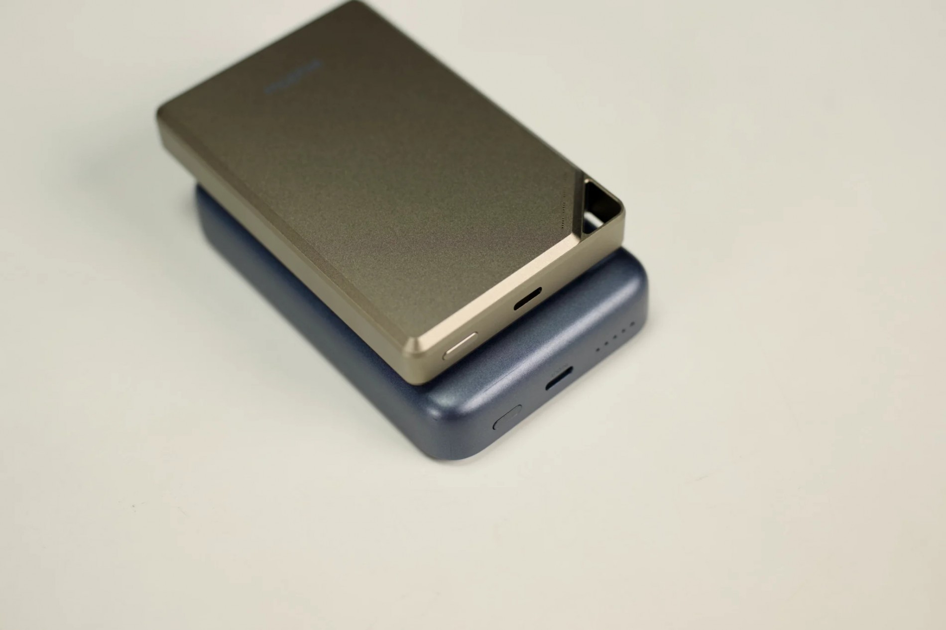 32_review_mophie_essentials_snap_plus_powerstation_10k__401116530