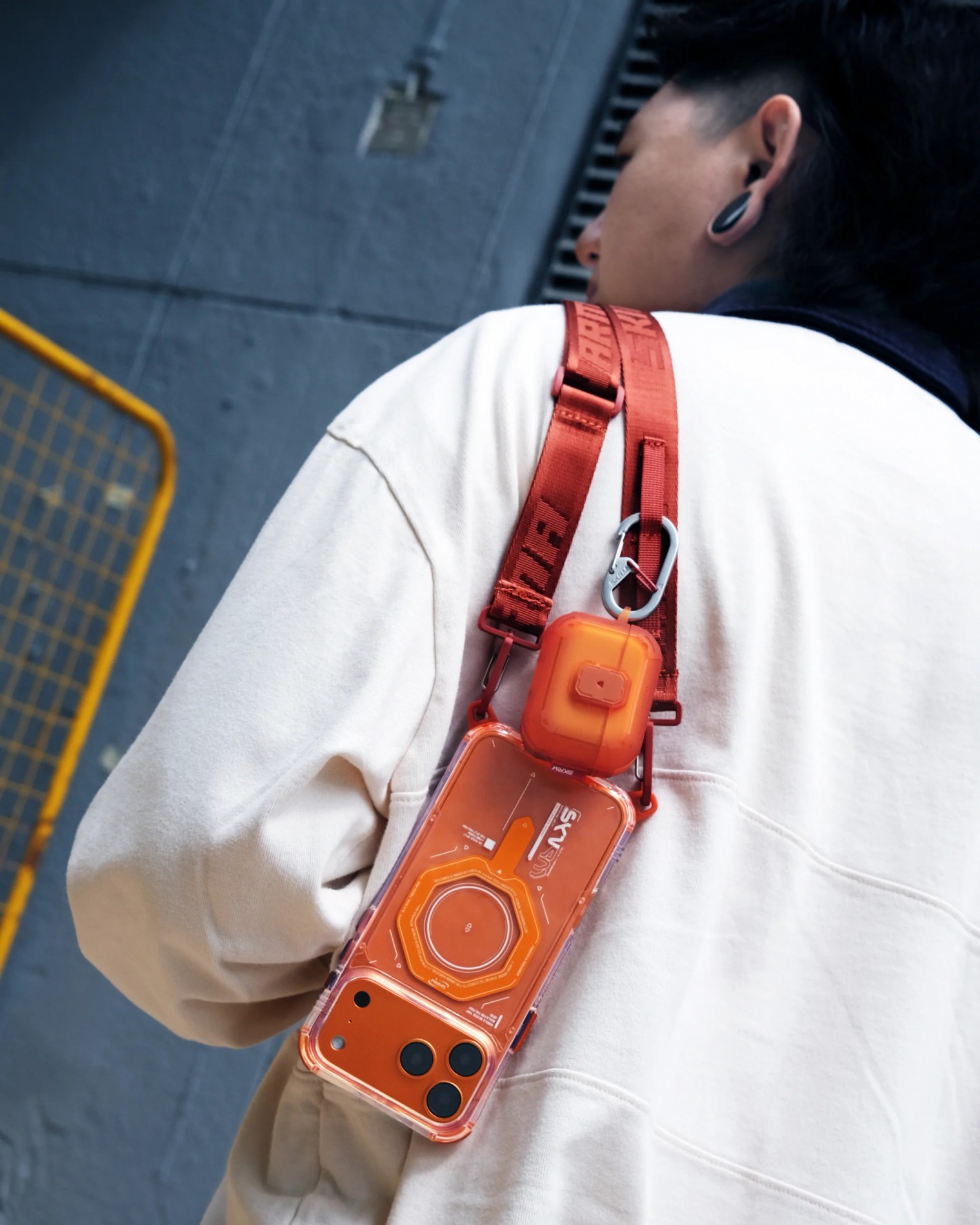 1_skinarma_mecha_le_airpods_pro_3