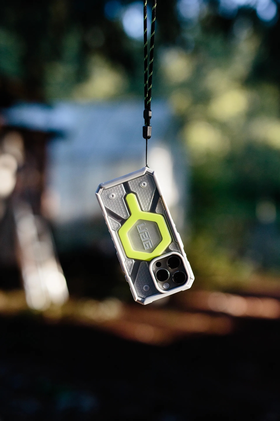 1_iphone_16_pro_max_pathfinder_clear_magsafe_active_neon_case_black_neon_lanyard