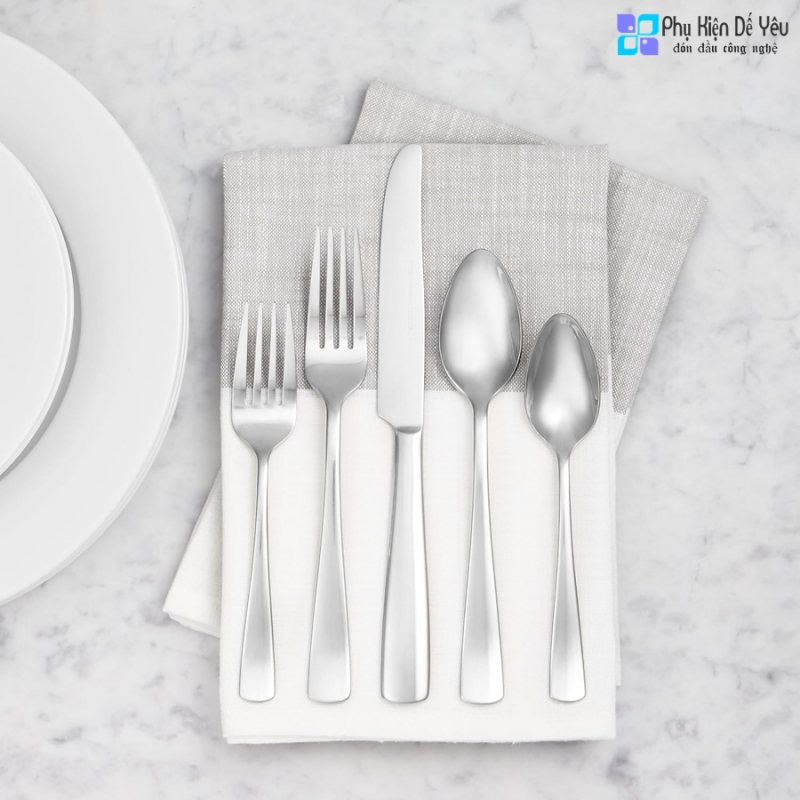 Dĩa ăn tối bằng thép không gỉ Amazon Basics Cutlery có cạnh vuông, gói 12 chiếc