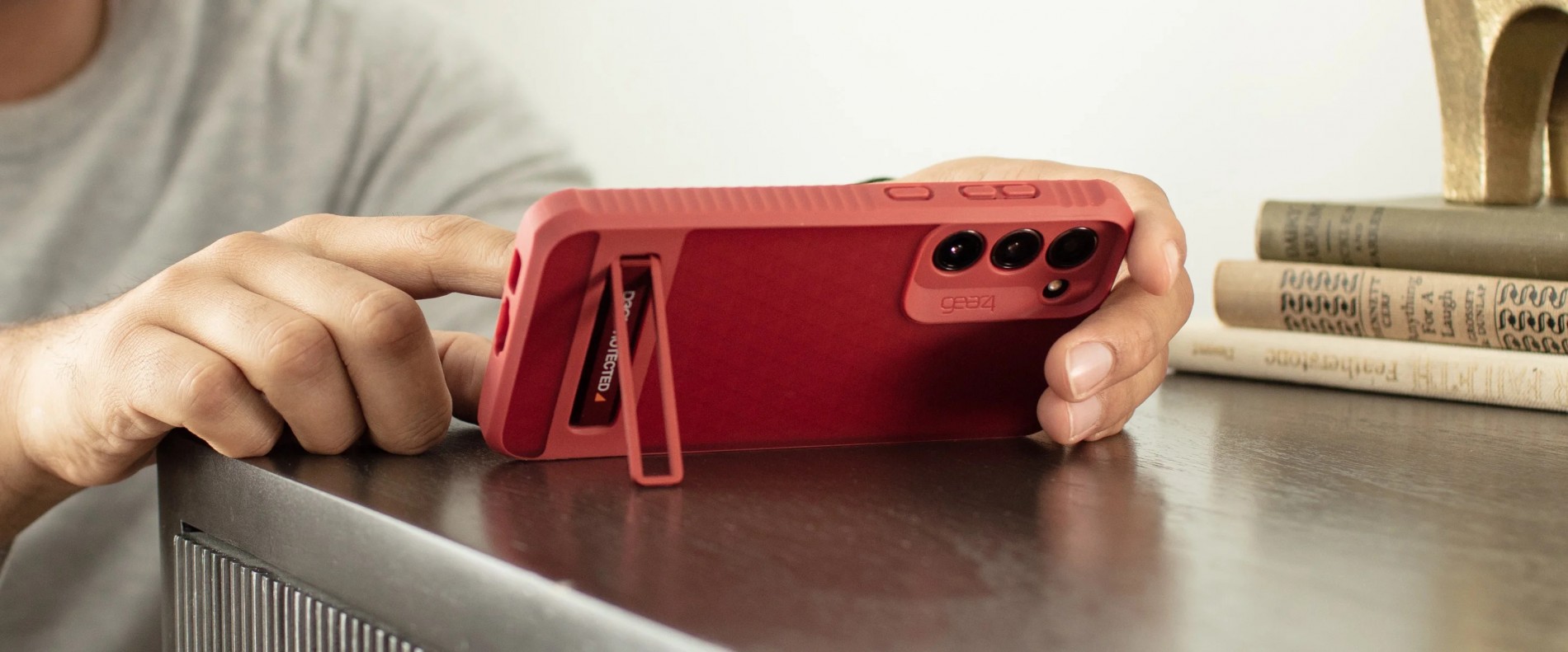 gear4_everest_with_kickstand_samsung_galaxy_s23_ultra_s23_s23