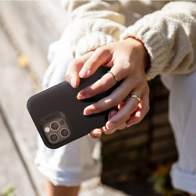 gear4_rio_snap_iphone_12_pro_max_5