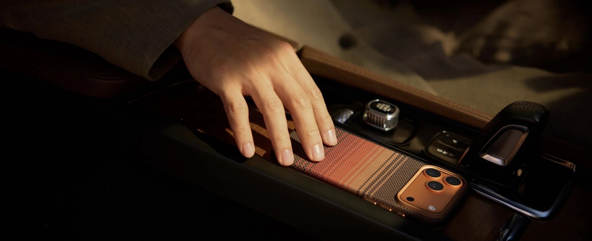 1_pitaka_aramid_ultraguard_iphone_17_pro_max