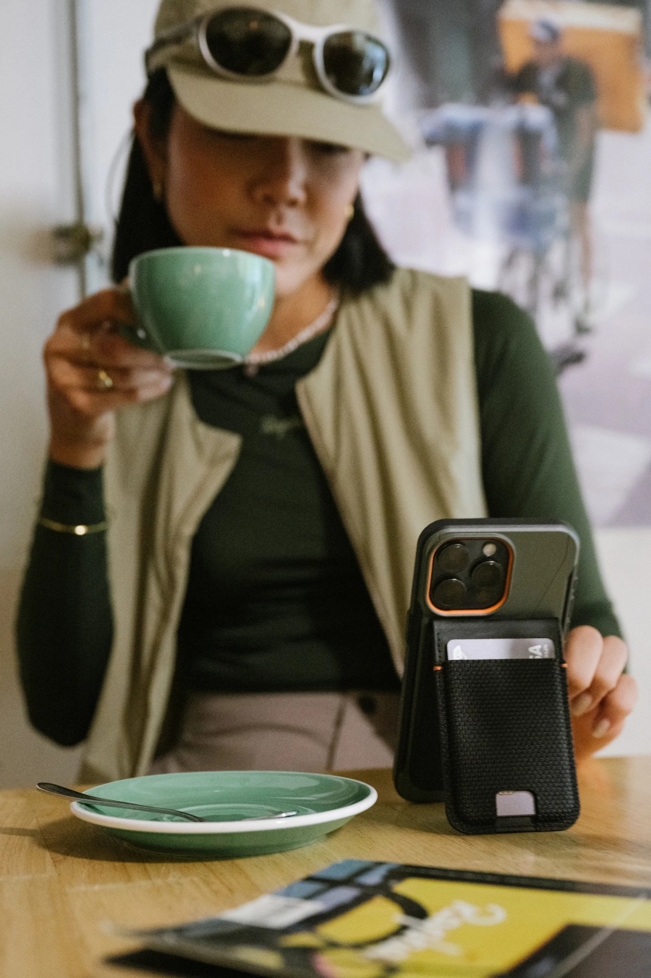 3_uag_metropolis_kevlar_magsafe_wallet