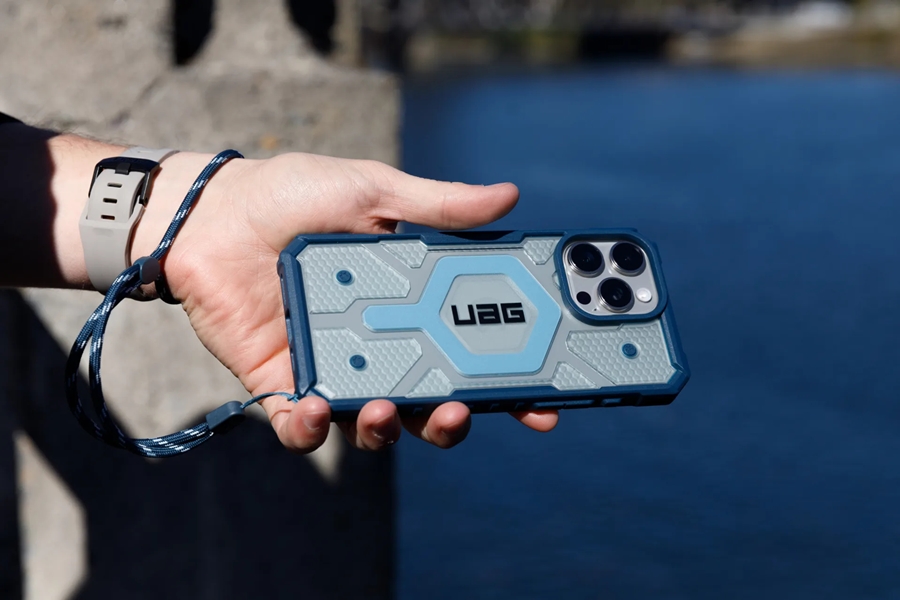 1_iphone_16_pro_max_pathfinder_clear_magsafe_blues_case_blues_lanyard